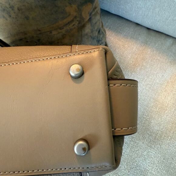 LIKE NEW Coach Edie Shoulder Bag 31 with Tea Rose Tooling
